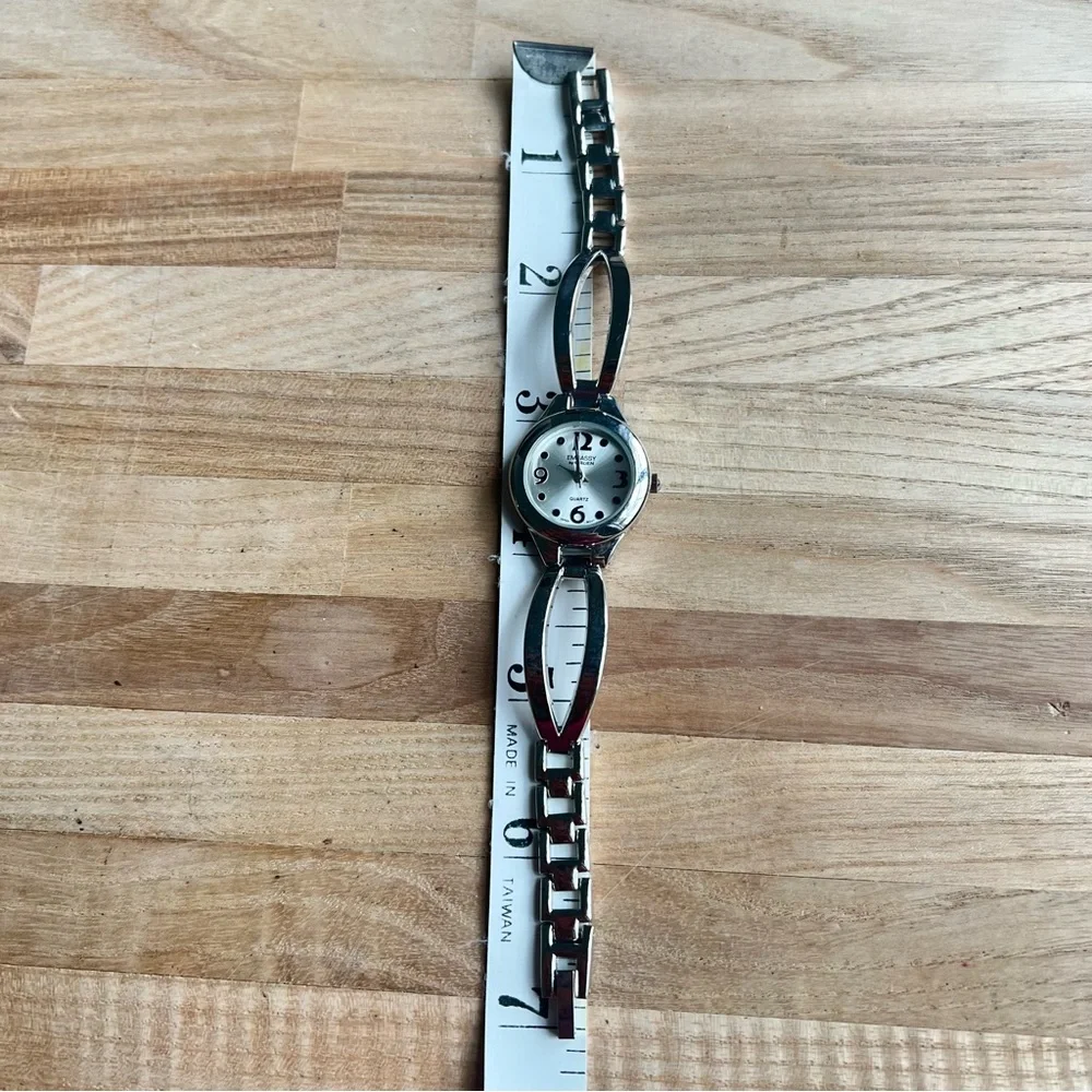 Embassy by Gruen ladies silver tone bracelet watch NEW BATTERY